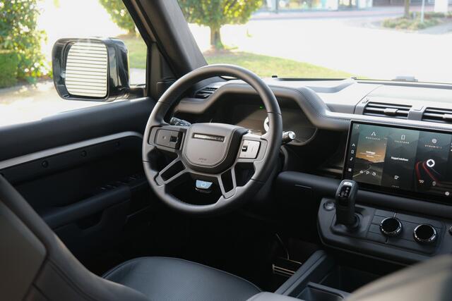 Land Rover DEFENDER 110 4.4 P635 110 Octa / Panorama dak / Elektrische Trekhaak / 22 inch /