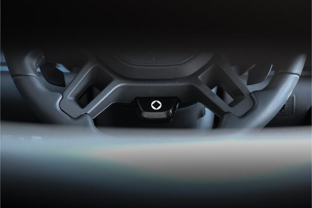 Land Rover DEFENDER 110 4.4 P635 110 Octa / Panorama dak / Elektrische Trekhaak / 22 inch /