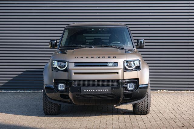 Land Rover DEFENDER 110 2.0 P300e 110 X-Dynamic SE / 22 inch Octa velgen / Matt Frozen Bronze wrap / Sidesteps zwart / Spoiler /