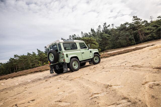 Land Rover DEFENDER 2.2Tdci Station Wagon Heritage Limited Edition