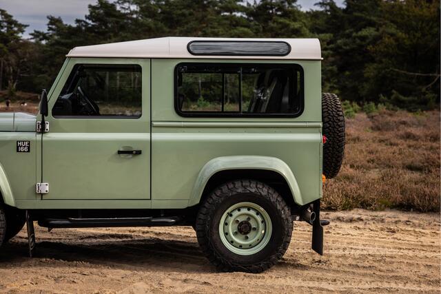 Land Rover DEFENDER 2.2Tdci Station Wagon Heritage Limited Edition