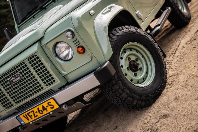 Land Rover DEFENDER 2.2Tdci Station Wagon Heritage Limited Edition