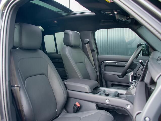 Land Rover DEFENDER 110 2.0 P300e 110 X-Dynamic HSE Trekhaak l Schuif-/kantel Panorama dak l Black Pack l Treeplanken l Spoiler l Wheelcover l 20 Inch l