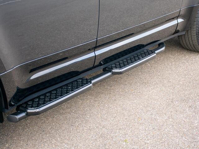 Land Rover DEFENDER 110 2.0 P300e 110 X-Dynamic HSE Trekhaak l Schuif-/kantel Panorama dak l Black Pack l Treeplanken l Spoiler l Wheelcover l 20 Inch l