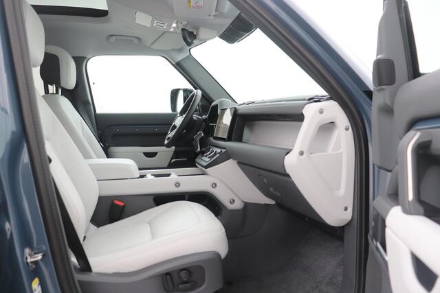Land Rover DEFENDER P300e 110 X-Dynamic HSE | Black Pack | Meridian Surround | Cold-Climate Pack | 22 Inch | ACC | Head-Up