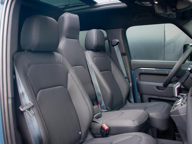 Land Rover DEFENDER 110 2.0 P300e 110 X-Dynamic l 6 Persoons l Treeplanken l Schuif- /kantel Pano l Adapt. Cruise l Black Pack l 360 Camera