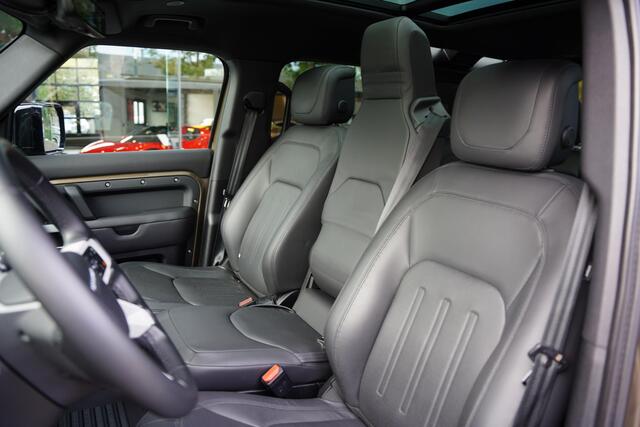 Land Rover DEFENDER 110 P 400 E HSE Urban Spec 6 Persoons Panoramaroof Side Steps