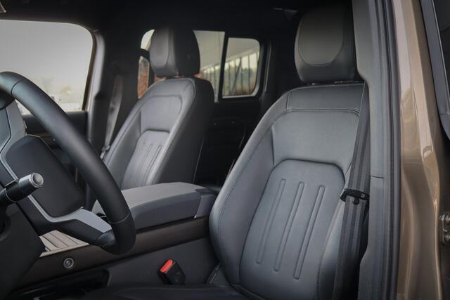 Land Rover DEFENDER 110 P400e 110 SE | ADAPTIVE CRUISE | BLACK PACK | COMFORT PACK | COLD CLIMATE PACK | OFF-ROAD PACK | HEAD-UP | CLEARSIGHT BINNENSPIEGEL | STOELKOELING / VERWARMING | STUURWIELVERWARMING | ETC.