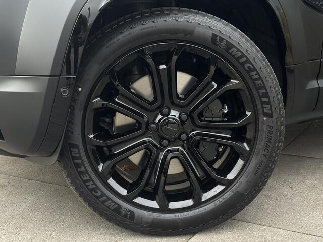 Land Rover DEFENDER P635 110 Octa Black | Nieuw | Narvik Black | Satin