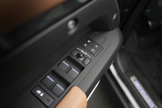 Land Rover DEFENDER 110 2.0 P300e 110 X-Dynamic HSE ¤91000 netto export price