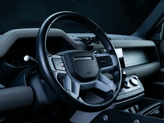 Land Rover DEFENDER 110 2.0 P400e 110 SE / 22 Inch Black / Black Pack / Schuifkanteldak