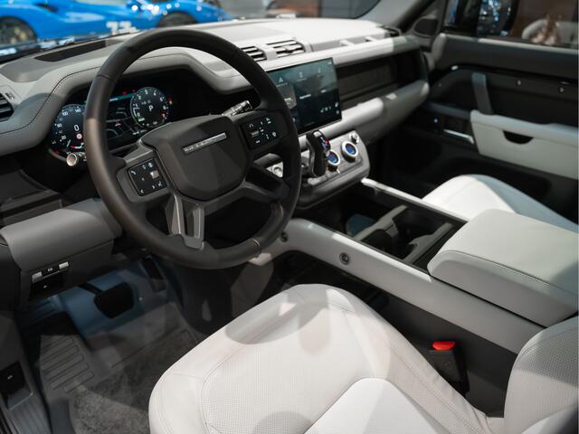 Land Rover DEFENDER 110 URBAN X-Dynamic HSE 2.0 P300e 110 23 Inch Light Cloud Interior