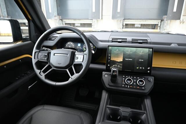 Land Rover DEFENDER 110 2.0 P300e 110 Trophy Edition Deep Sandglow Yellow