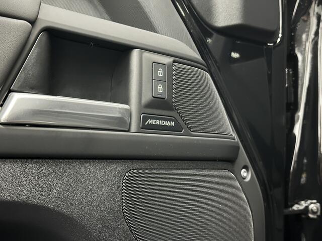 Land Rover DEFENDER 110 2.0 P300e 110 X-Dynamic HSE | Black-Optic | Panorama | 360 Camera | Meridian | Trekhaak | Luchtvering | ACC | Stoelventilatie | Cold-Climate Pack | Leder | Head-Up | Keyless-Entry | Luchtvering | 22'' | Memory | Interieurdelen Leder | Standkachel | Do