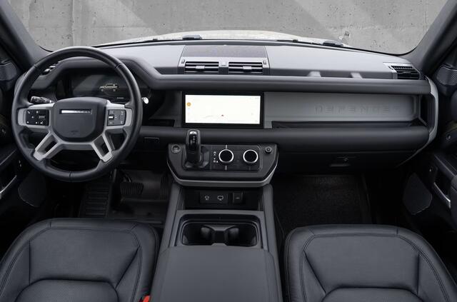 Land Rover DEFENDER 3.0 D200 110 SE Grijs Kenteken Luchtvering Trekhaak Stoelverwarming LED 19 Inch 360 Camera