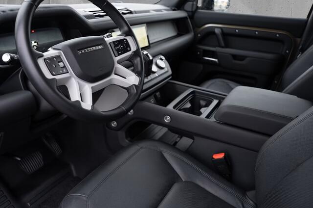 Land Rover DEFENDER 3.0 D200 110 SE Grijs Kenteken Luchtvering Trekhaak Stoelverwarming LED 19 Inch 360 Camera