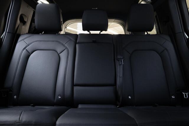 Land Rover DEFENDER 110 2.0 P300e 110 X-Dynamic SE