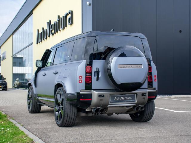 Land Rover DEFENDER 110 2.0 P400e 110 Dynamic HSE | mat blauwe wrapp | trekhaak | Schuif-/ kantel dak | Stoelkoeling | 22"