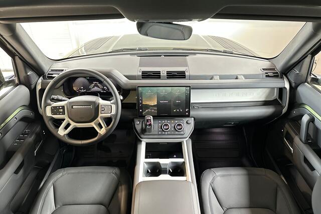 Land Rover DEFENDER 110 2.0 P300e 110 Forest Edition Panoramadak Trekhaak Cold Climate