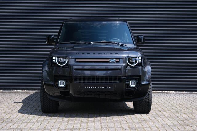 Land Rover DEFENDER 110 P300e 5 Year Edition 110 X-Dynamic SE | NP ¤ 130.093,- | Bronze Tailored | Schuifkanteldak | Trekhaak | Cold Clima Pack