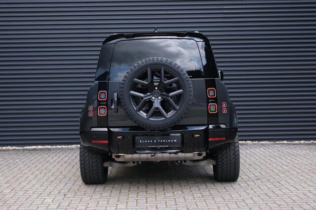Land Rover DEFENDER 110 P300e 5 Year Edition 110 X-Dynamic SE | NP ¤ 130.093,- | Bronze Tailored | Schuifkanteldak | Trekhaak | Cold Clima Pack