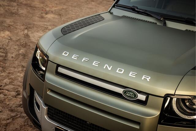 Land Rover DEFENDER 110 2.0 P300e Garantie t/m 2030 Unieke kleuren combinatie
