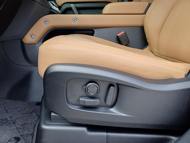 Land Rover DEFENDER 110 P300e 300pk AWD 110 Dynamic HSE Edition | NIEUW - 0 km | Bruin leder | Head-up Display | Gekoelde stoelen |