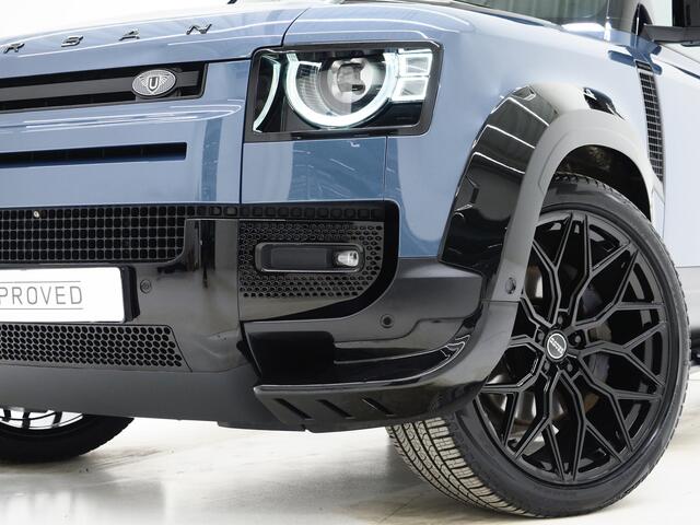 Land Rover DEFENDER 110 2.0 P400e 110 Urban WideTrack Look | Panoramadak | Explorer Pack | Sidesteps | Lightbar | Trekhaak | Meridian | Carplay