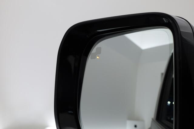 Land Rover DEFENDER 3.0 D300 110 X-Dynamic - Grijs Kenteken | Luchtvering | Leder+Memory | Dig. Cockpit | 360*+PDC | Meridian | Nav+App.Connect | Winterpack | V