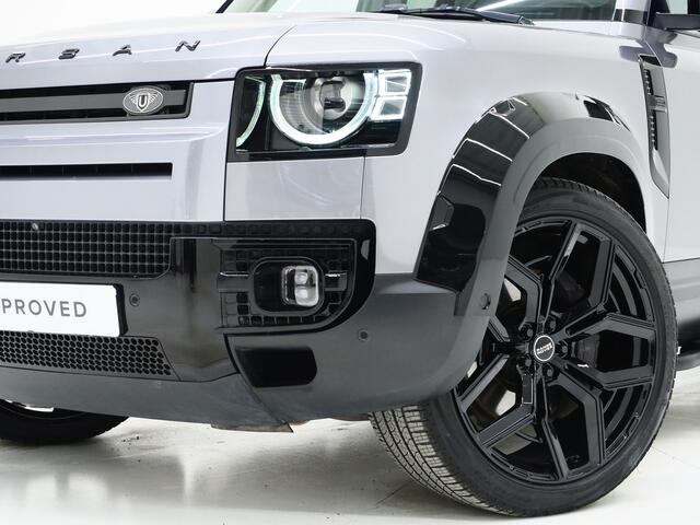 Land Rover DEFENDER 110 2.0 P400e 110 Urban WideTrack Look | Panoramadak | Explorer Pack | Sidesteps | Lightbar | Trekhaak | Meridian
