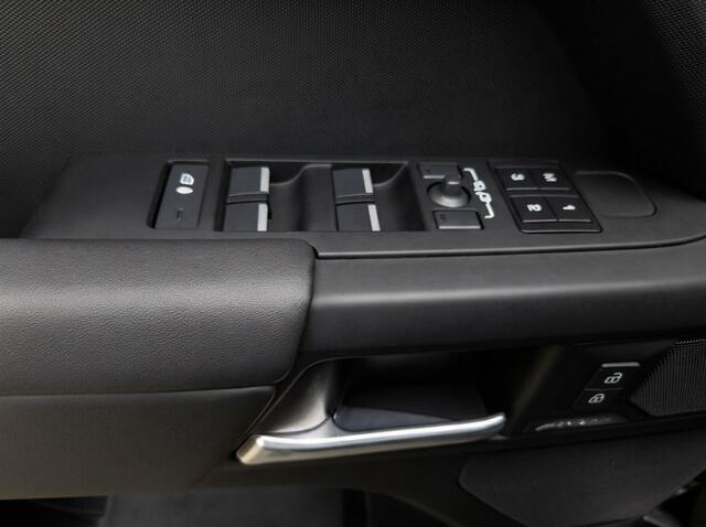 Land Rover DEFENDER 2.0 P300e 110 Hybrid X-Dynamic HSE | Pano | TREKHAAK | VOL