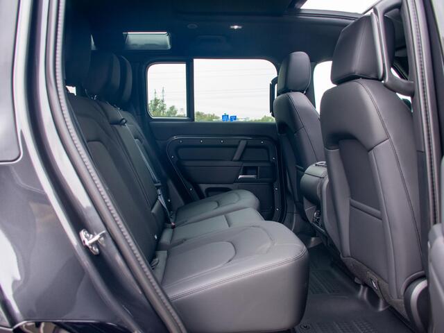 Land Rover DEFENDER 110 2.0 P300e 110 X-Dynamic l 6 Persoons l Schuif- /kantel Pano l Adapt. Cruise l Black Pack l Wrap
