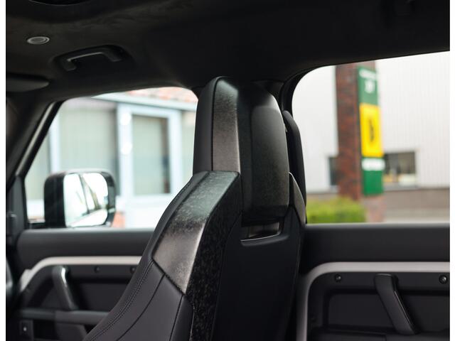 Land Rover DEFENDER P635 OCTA | Pano - Trekhaak - Meridian