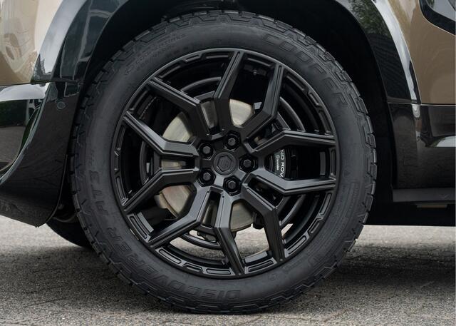 Land Rover DEFENDER 110 P300e 110 X-Dynamic HSE | Outland Edition II | Full Options | 6-Persoons | Gondwana Stone | Ebony leder |