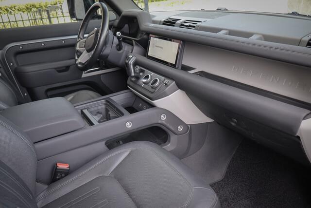 Land Rover DEFENDER 110 P400e | PANORAMADAK | STOELVERWARMING | COLD CLIMATE PACK INCL. VOORRUIT EN STUURWIELVERWARMING | ELEK. TREKHAAK | LED KOPLAMPEN | VIRTUAL MIRROR