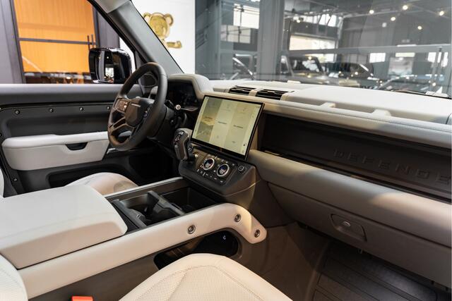 Land Rover DEFENDER 110 X-Dynamic SE Urban Pano Koelbox Red Accents 2.0 P300e 110 X-Dynamic SE Urban Automotive