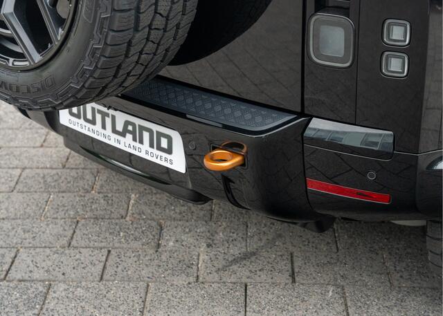 Land Rover DEFENDER 110 P300e 110 HSE | Outland Edition II | Full Options | 6-Persoons | Santorini Black | Ebony leder |