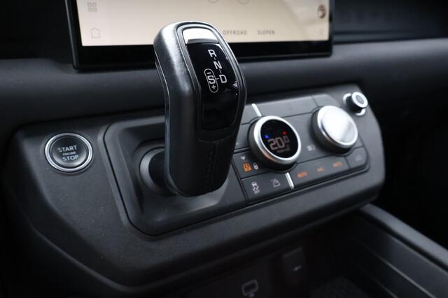 Land Rover DEFENDER 110 Hybrid X-Dynamic S / Luchtvering / Panoramadak / trekhaak