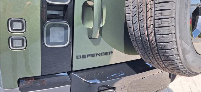 Land Rover DEFENDER P300e 110 PHEV S Forest Edition Cold Climate Pack | Koelbox | Panoramisch Schuif/Kanteldak