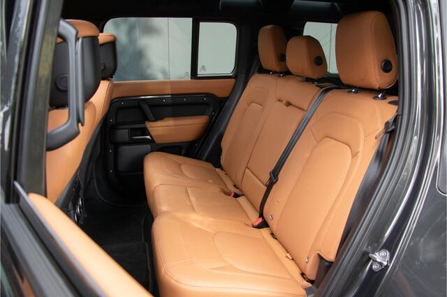 Land Rover DEFENDER 110 5.0 P525 110 V8 | Incl.BTW | NL Auto | ACC | 360 Cam | Head Up | Pano | Luchtvering | Koelkast | Lane & Side Assist | E.Trekhaak 3500kg | Voorruitverwarming + Stuurverwarming | Meridian Audio | 22" | Sport Uitlaat | Garagedeur opener | Nieuwprijs: ¤23