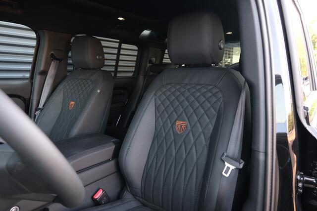 Land Rover DEFENDER 110 2.0 P300e 110 X-Dynamic SE | NP ¤ 115.567,- | Tailor Made interieur | Trekhaak | Head Up |