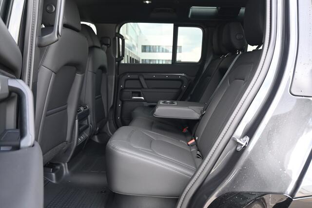 Land Rover DEFENDER 110 2.0 P300e 110 Dynamic SE Edition