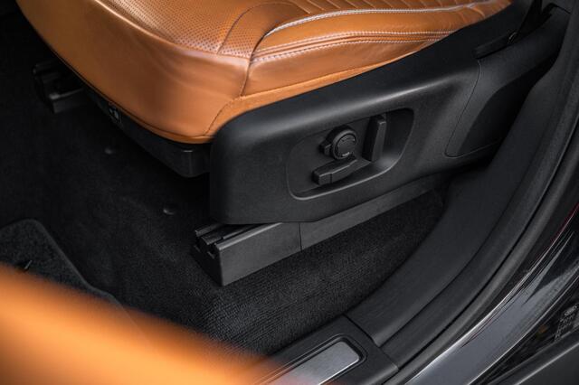 Land Rover DISCOVERY 3.0 Td6 First Edition 7p. 259pk |22" | 360gr | El. Trekh