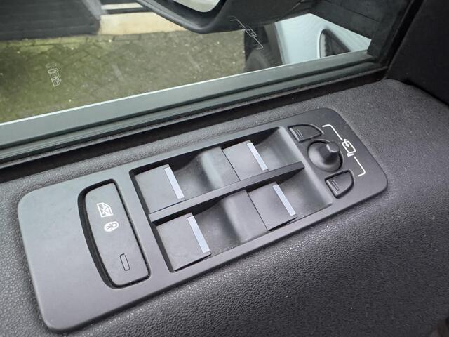 Land Rover DISCOVERY SPORT 2.0 eD4 E-Capability SE | Panoramadak | Lane Assist | Camera | Stuur/Stoelverwarming | Lederen Bekleding |
