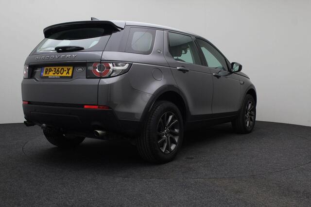 Land Rover DISCOVERY SPORT 2.0 TD4 Urban Series Pure 2018 | Goed Onderhouden | Trekhaak | Airco | Cruise Control | Parkeersensoren | Stuurwiel Bediening | Boekjes | Nationale Autopas