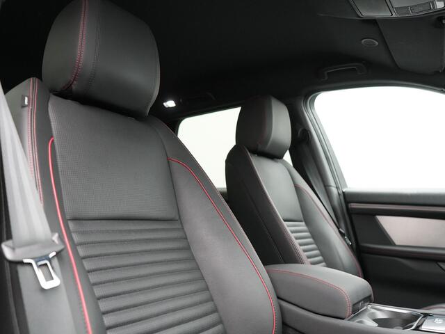 Land Rover DISCOVERY SPORT P300e Dynamic SE Plug In Hybrid 300pk Dealer O.H. PHEV | Adaptive Cruise | Meridian Sound | Camera | Lederen Sportstoelen Memory & Verwarmd | Apple Carplay | Keyless | Blis | Stuur Verwarmd | Navigatie | DAB | 20"L.M |