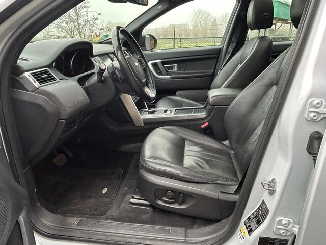 Land Rover DISCOVERY SPORT 2.0TD4 AUT-9 4WD Leer Pano-Dak 19" Bi-Xenon Elek.Stoelen Trekhaak Meridian®-Hifi Navi Ecc Cruise Control Urban SE Dynamic Stuur+Stoelverwarming Regen-Lichtsensor Bluetooth Lmv AWD Prijs is excl. BPM Export Prijs Origineel Nederlandse Auto