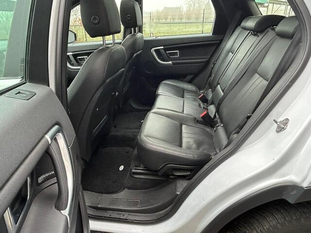 Land Rover DISCOVERY SPORT 2.0TD4 AUT-9 4WD Leer Pano-Dak 19" Bi-Xenon Elek.Stoelen Trekhaak Meridian®-Hifi Navi Ecc Cruise Control Urban SE Dynamic Stuur+Stoelverwarming Regen-Lichtsensor Bluetooth Lmv AWD Prijs is excl. BPM Export Prijs Origineel Nederlandse Auto