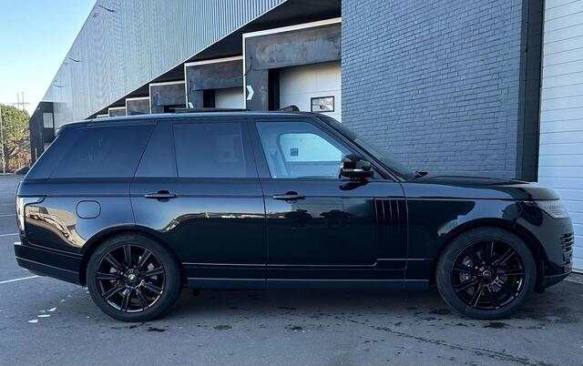 Land Rover RANGE ROVER P400e LWB Vogue