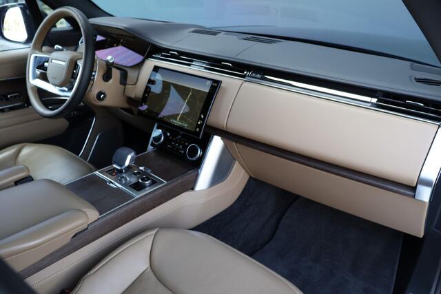 Land Rover RANGE ROVER P530 4.4 V8 Autobiography | BTW AUTO | MERIDIAN REFERENCE AUDIO | 23" | ACHTERASBESTURING | CARPLAY | STOELKOELING/VERWARMING V+A | MASSAGE | DAB | ZON/WARMTE/GELUID WEREND GLAS | SFEERVERLICHTING | HEAD-UP | LASER-LED KOPLAMPEN | ETC